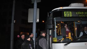 Noční incident v Brně skončil napadením řidiče MHD. Ilustrační foto.