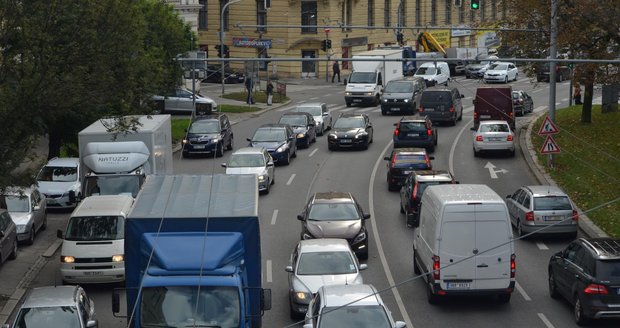 Projet Brnem není snadné. Řidiči narazí na kolony téměř všude.