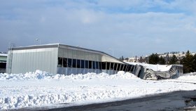 Část střechy hospodářského objektu R na výstavišti v Brně se propadla minulý týden ve středu.