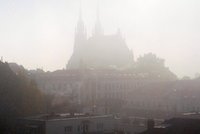 Smogem se dusí i celé Brno. Kraj vyhlásil signál upozornění