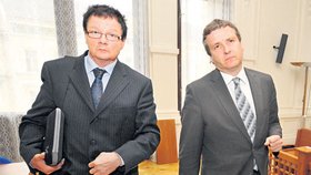 Bývalý starosta Aleš Kvail a extajemník Radovan Novotný u soudu.