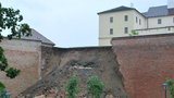 Na Špilberku v Brně spadla část hradeb