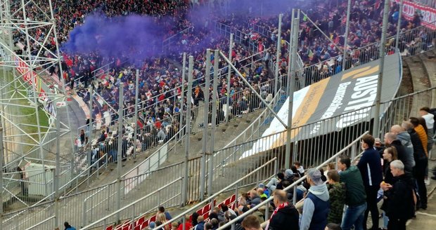 Utkání Zbrojovky Brno a Sparty na stadionu v Srbské ulici.