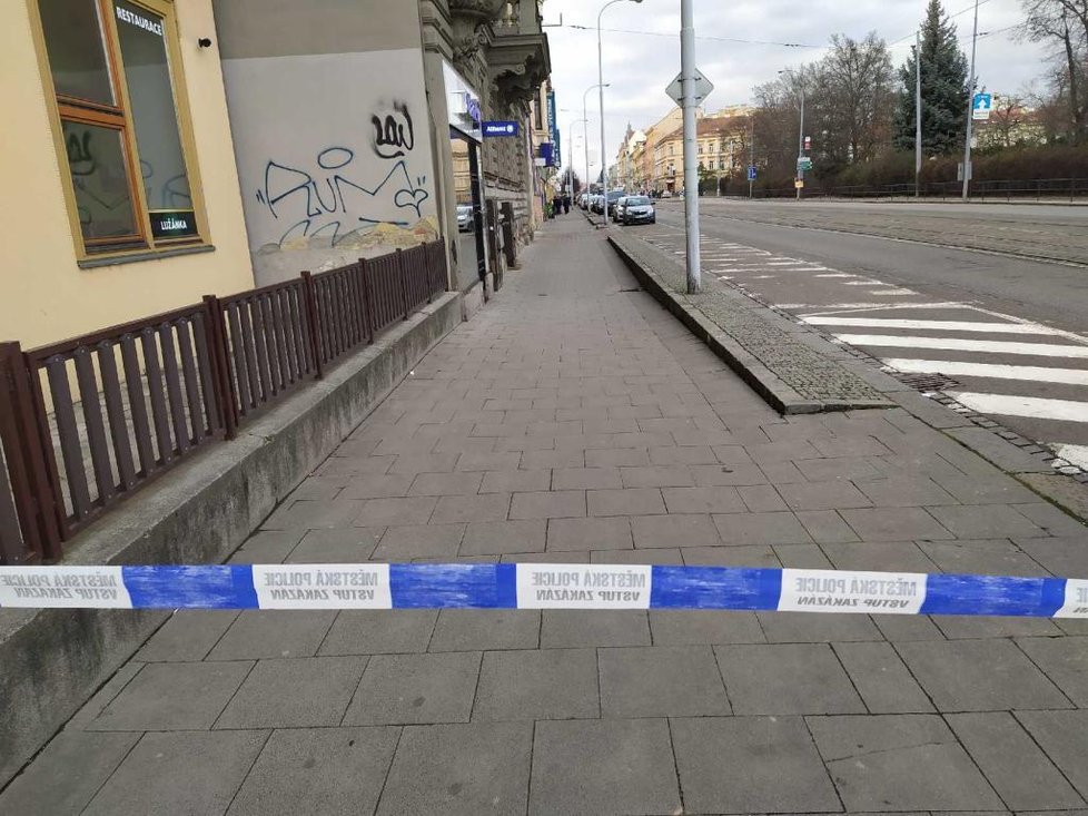 Po centru Brna  běhal člověk se zbraní, police zastavila dopravu.