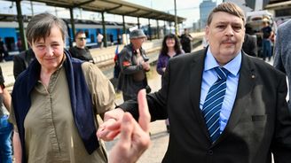 Sudetští Němci v Brně uctili památku obětí holocaustu. Akce se neobešla bez protestů Sudetští Němci v Brně uctili památku obětí holocaustu. Akce se neobešla bez protestů