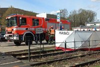 Tramvaj v Brně srazila mladíka: Zaklínil se pod vozem a zemřel
