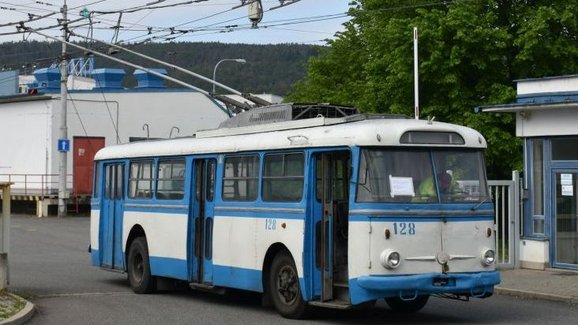 Historický trolejbus Škoda 9Tr se vrátil do Brna 