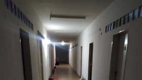 Temné chodby ubytovny v Brně