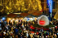 Charitativní Vánoce v Brně: Lidé díky kelímkům přispěli rekordních pět milionů