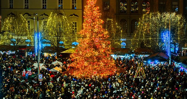 Rozsvícení vánočního stromu na náměstí Svobody.