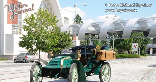 Neuvěřitelně vzácná sestava historických automobilů a motocyklů se představí návštěvníkům sobotní výstavy, srazu a burzy Brno Revival na výstavišti v Pisárkách.