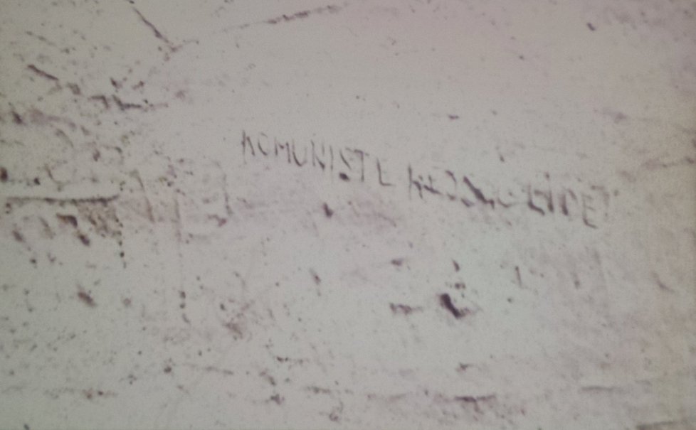 Na snímku fragment nápisu Komunisté nejsou lidé.