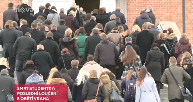 Poslední rozloučení s ubodanou studentkou z Brna: S Katkou se přišly rozloučit desítky lidí