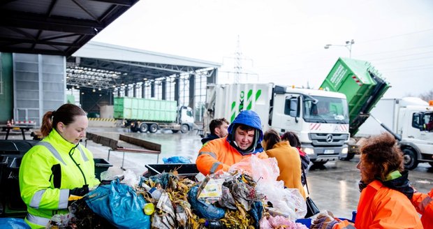 Vědci z Mendelovy univerzity prohrabávali popelnice: Každý Brňan vyhodí ročně 37 kg jídla