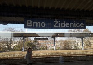 Staré a zanedbané nádražíčko v Brně-Židenicích se od 9. prosince loňského roku stalo na více než rok hlavním železničním uzlem celého Brna.