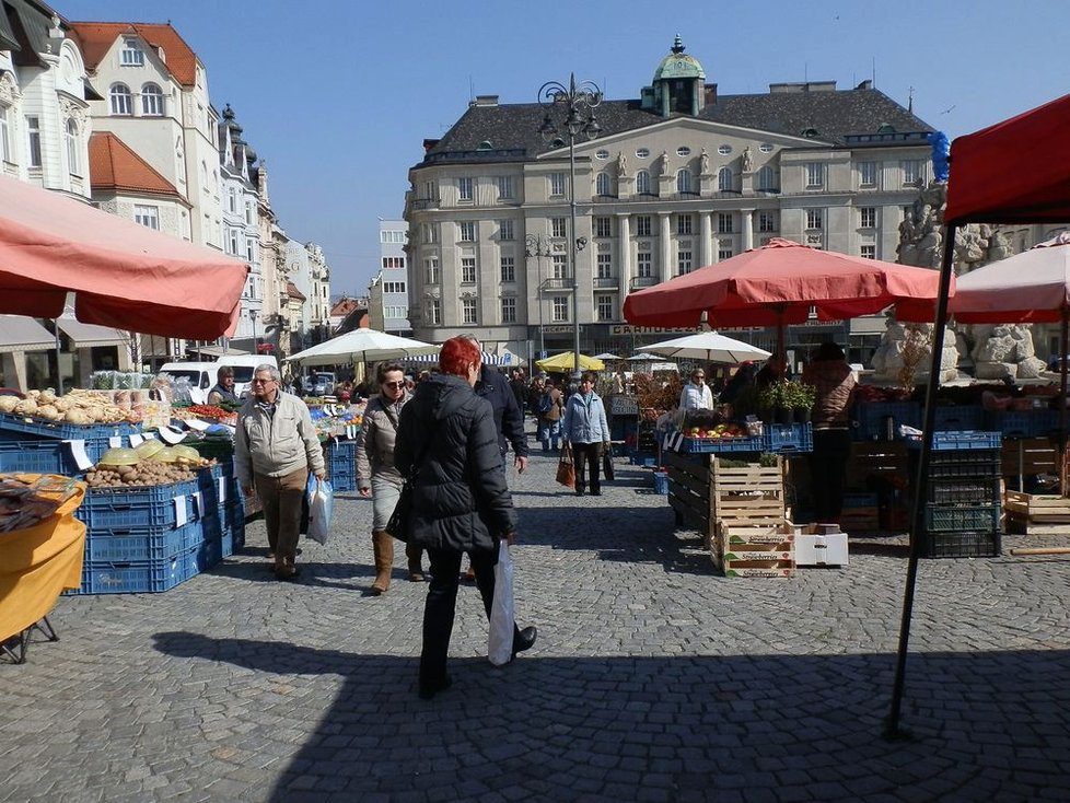 Zelný trh byl loni doslova obsypaný stánky. Tehdy ještě EET neplatilo.