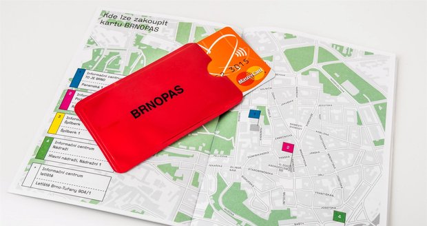 Brnopas vypadá jako platební karta, zájemce dostane i mapu či brožurku s tipy na zajímavosti ve městě.