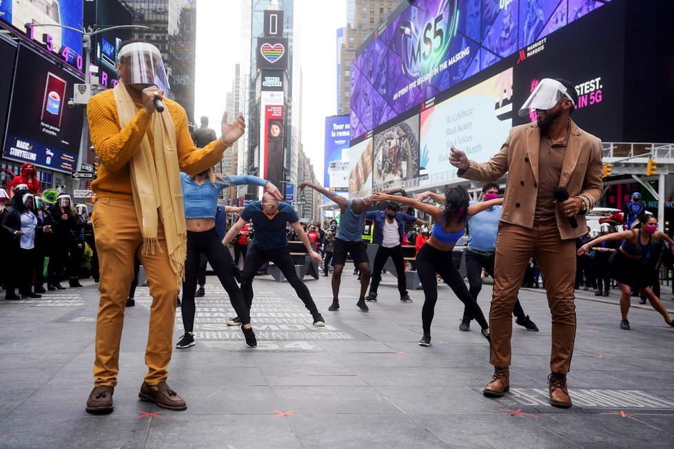 Improvizované vystoupení na Broadway. Improvizované vystoupení na Broadway.
