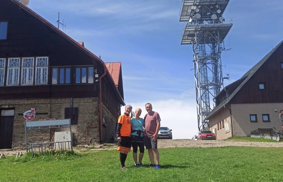 Na horách už nezdolného muže téměř všichni znají a vždy se najde čas na kus řeči.