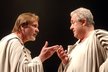 Bronislav Poloczek s Jiřím Štěpničkou ve hře Williama Shakespeara Coriolanus v roce 2004