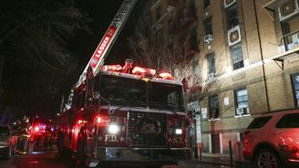 Nejméně dvanáct lidí včetně kojence zemřelo při požáru v Bronxu 