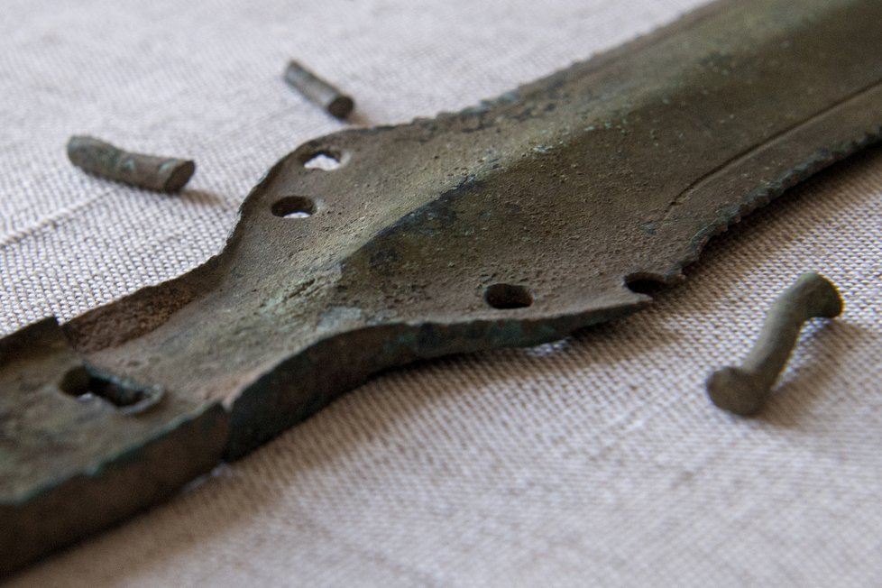 Nálezce na Rychnovsku objevil bronzový meč starý přes 3000 let