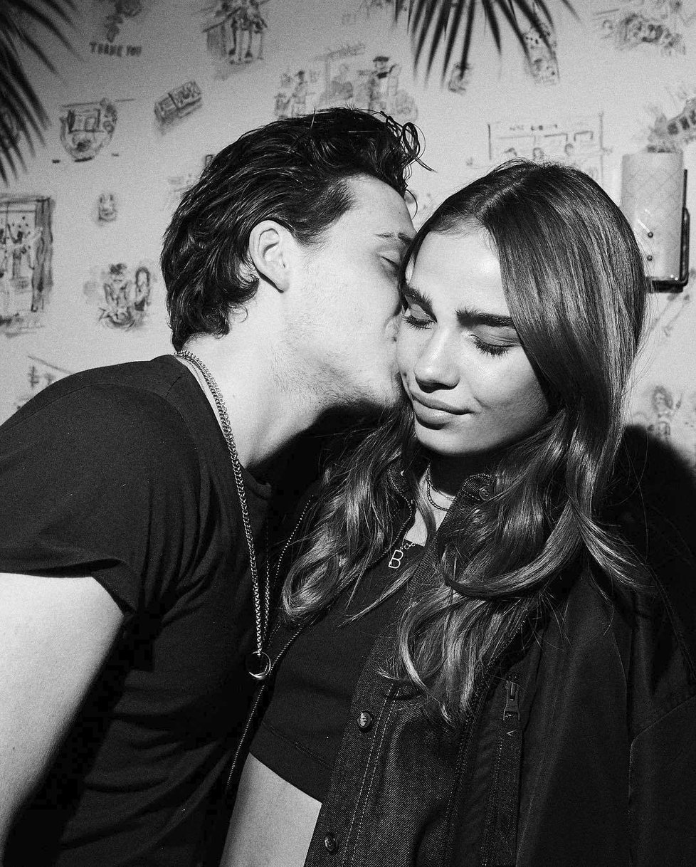 Brooklyn Beckham a Hana Cross