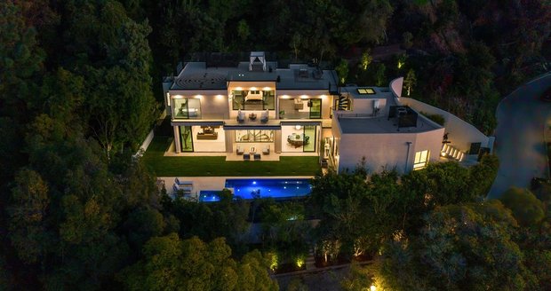 Zasnoubení Brooklyn Beckham a Nicola Peltzová si koupili vilu za 225 milionů