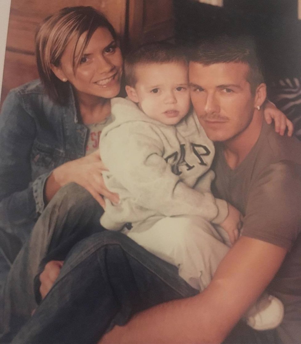 Malý Brooklyn Beckham se svými slavnými rodiči