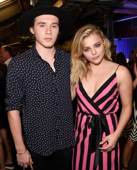 Brooklyn Beckham (17) a Chloë Grace Moretz (19) tvořili krásný pár teprve od května, nebo alespoň v květnu přiznali, že spolu chodí. Jejich láska ale rychle vyprchala, protože koncem srpna se rozešli.