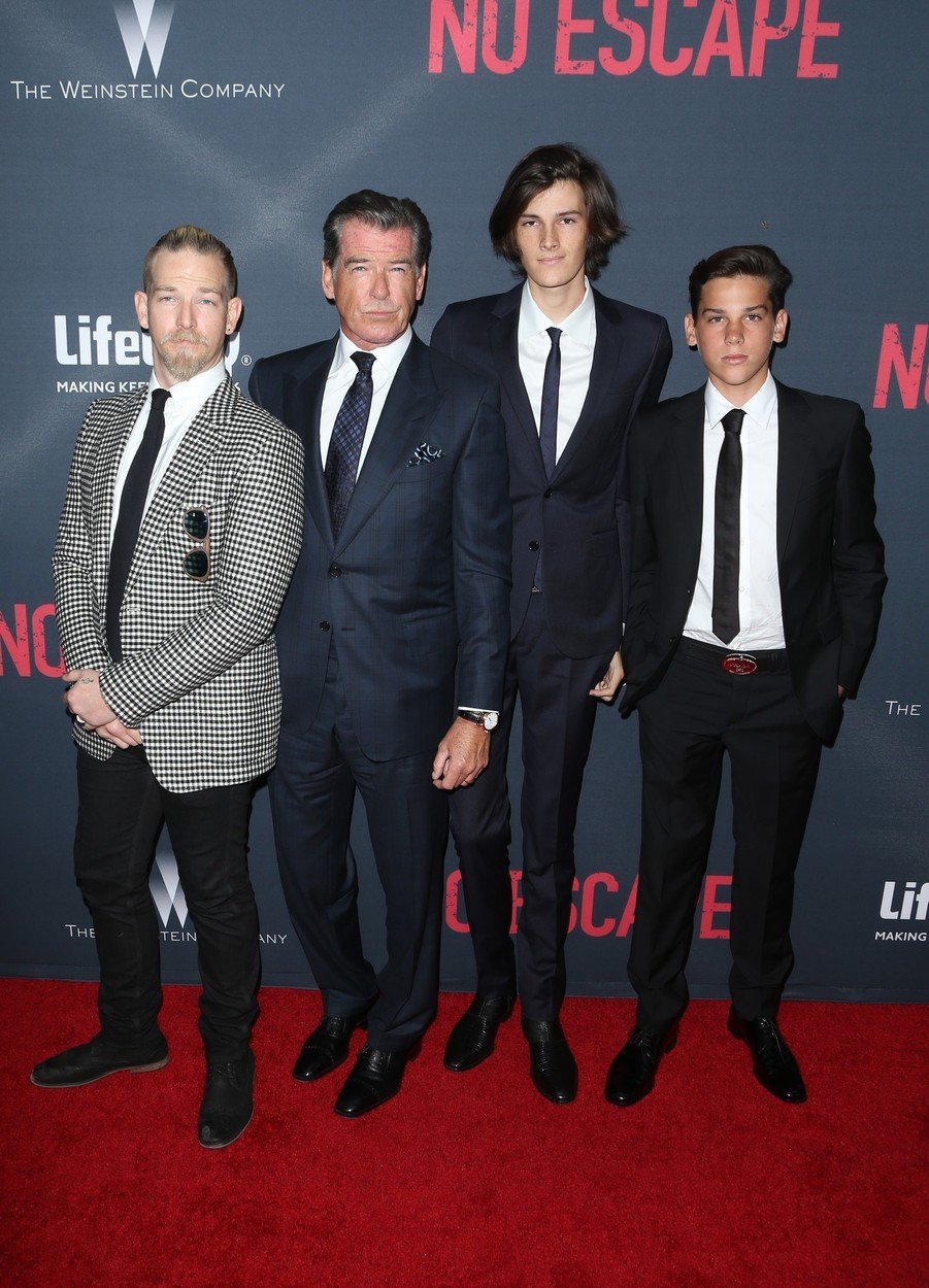 Pierce Brosnan se svými syny.