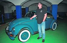 Jaromír Kostlivý (50) z Plzeňska shromáždil 50 legendárních vozů a otevřel si muzeum
