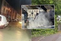 „Meteorologická bomba“ udeřila v Británii a Irsku. Bouře Ellen kazí lidem dovolenou