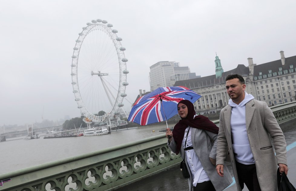 V Británii a Irsku udeřila bouře Ellen (20. 08. 2020).