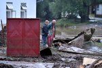 Blesková povodeň zatopila v podvečer 1. června 2018 v Jestřebí na Jihlavsku dvě desítky domů, podemlela silnici a bahnem zanesla před necelým týdnem zkolaudovaný obecní rybník. Vrstva krup dosahovala místy až 120 cm.