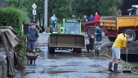 Blesková povodeň zatopila v podvečer 1. června 2018 v Jestřebí na Jihlavsku dvě desítky domů, podemlela silnici a bahnem zanesla před necelým týdnem zkolaudovaný obecní rybník. Vrstva krup dosahovala místy až 120 cm.