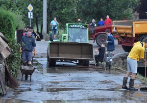 Blesková povodeň zatopila v podvečer 1. června 2018 v Jestřebí na Jihlavsku dvě desítky domů, podemlela silnici a bahnem zanesla před necelým týdnem zkolaudovaný obecní rybník. Vrstva krup dosahovala místy až 120 cm.