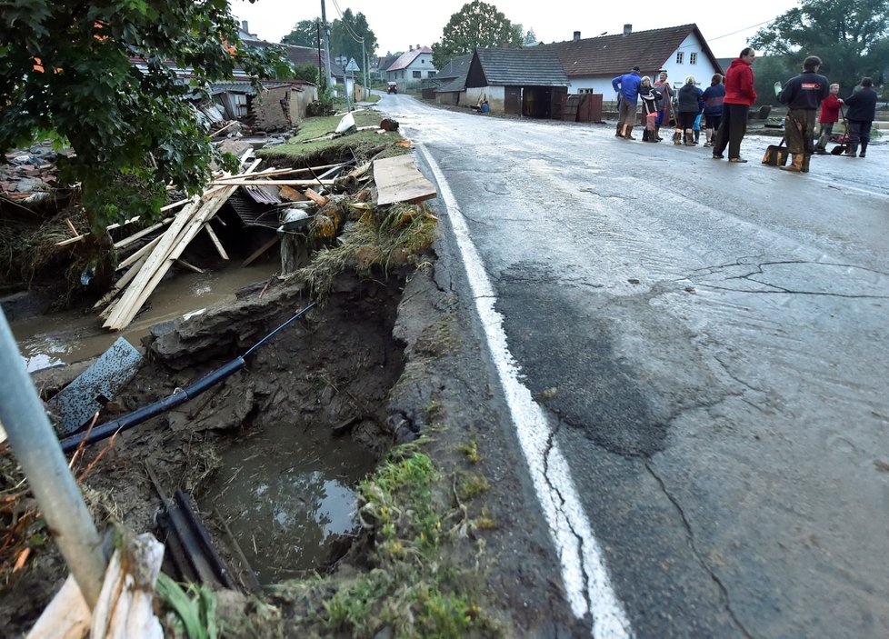 Vrstva krup v Brtnici 1. června 2018 dosahovala místy až 120 cm.