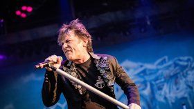 Zpěvák skupiny Iron Maiden Bruce Dickinson trpí rakovinou jazyka