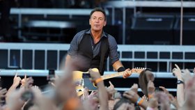 Bruce Springsteen v Praze: Nadšeným divákům hrál tři hodiny