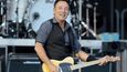 Rockový hudebník Bruce Springsteen prodává práva na své nahrávky společnosti Sony Music. Může za ně dostat až 415 milionů dolarů.