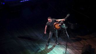 Recenze: Bruce Springsteen upřímný a ryzí 