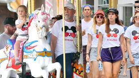 Bruce Willis (63) navštívil s rodinou Disneyland.