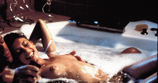 V téhle vaně se koupal Bruce Willis s Jane March pro film Color of Night (1994).