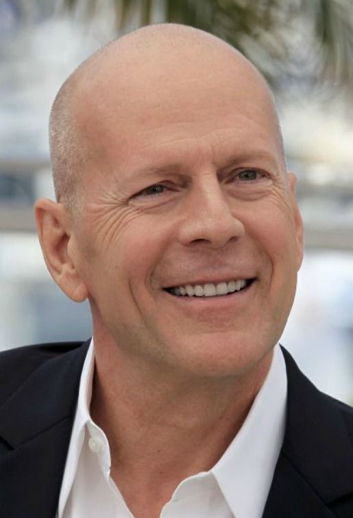 Hlasem Pyška promlouvá v českém dabingu Bruce Willis.