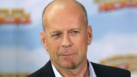 Bruce Willis prodává staré harampádí: Za vázy mu kupci platí "zlatem"!