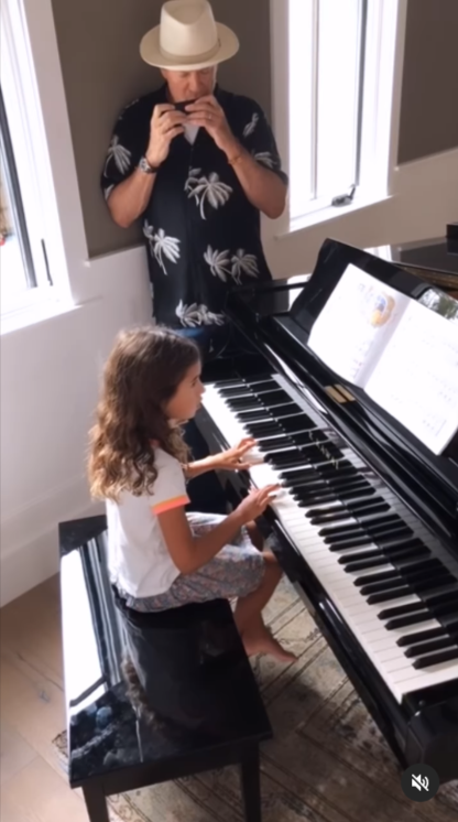 Narozeninové video dcery Mabel s tatínkem Brucem Willisem.