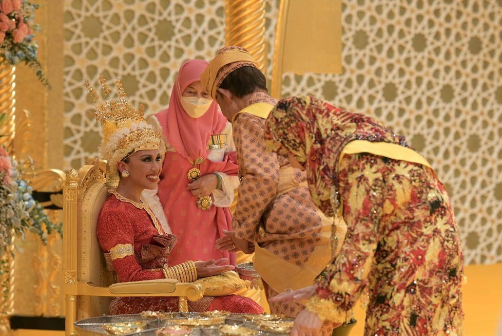 Brunejská princezna si vzala svého prvního bratrance. Oslavy trvaly celý týden.
