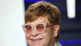 Zpěvák Elton John