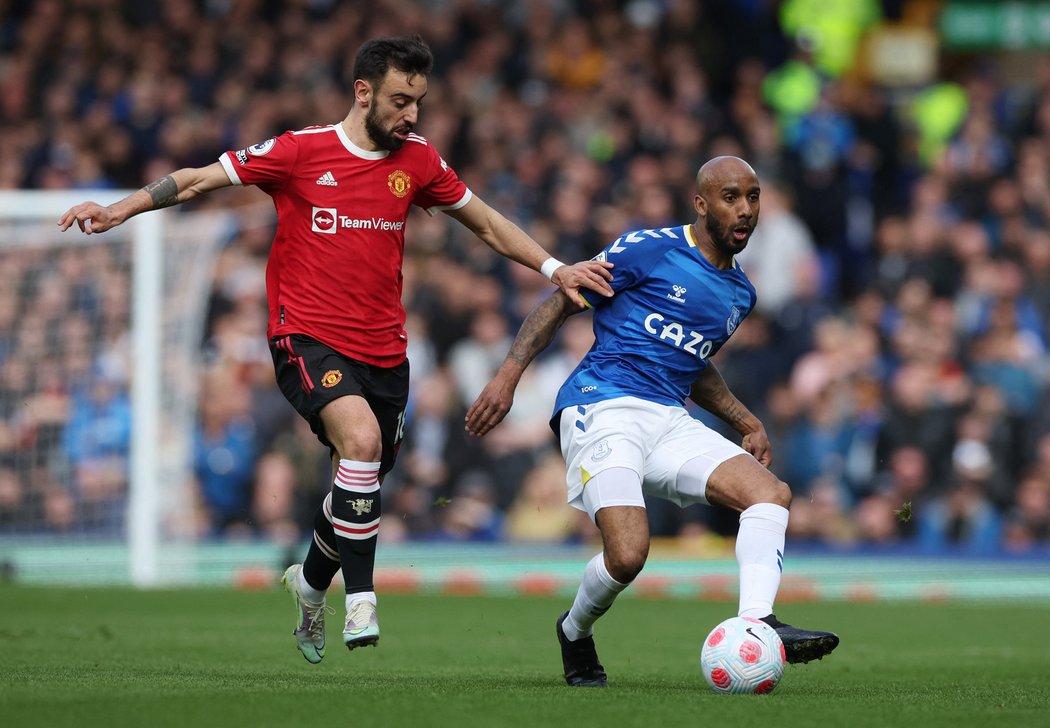 Fotbalista Fernandes měl cestou na trénink Manchesteru United nehodu